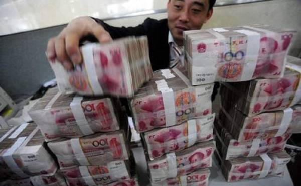 La mayoría de los analistas creen que el yuan se devaluará aún más, pero a un ritmo más lento. Esta opinión la comparte SG Global Economics, que habla en un informe de una depreciación del 5% en 12 meses.