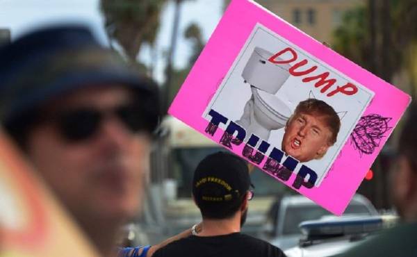 'A Trump se le olvida nuestro poder. Aquí en California ya somos mayoría. Nadie puede ignorarnos', apunta Alfredo Rincón, un informático mexicano. (Foto: AFP).