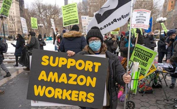 Empleados de Amazon votan contra propuesta de formar sindicato en un almacén