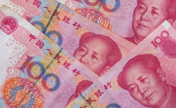 100 Chinese Yuan. close up