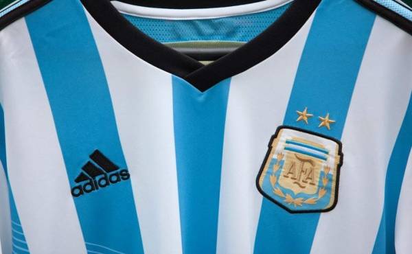 Argentina, que auspicia Adidas AG, triunfó por penales en Sao Paulo y eliminó a la selección holandesa que equipa Nike Inc., de los Estados Unidos. (Foto: Bloomberg).