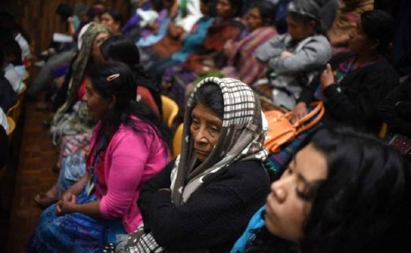 La proporción de familias indígenas que vive en la pobreza es el doble de la de hogares no indígenas en la región latinoamericana. (Foto: AFP).