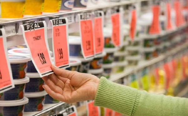 El consumidor gasta más en cada compra, pero reduce las visitas a los puntos de venta, provocando una estabilidad en el gasto total de productos de consumo masivo. (Foto: iStock).