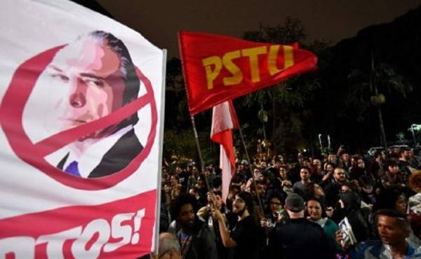 Las protestas contra el presidente de Brasil, Michel Temer, quien ascendió al cargo tras el 'impeachment' contra Dilma Rousseff, se multiplican por los escándalos de corrupción. (Foto: AFP).