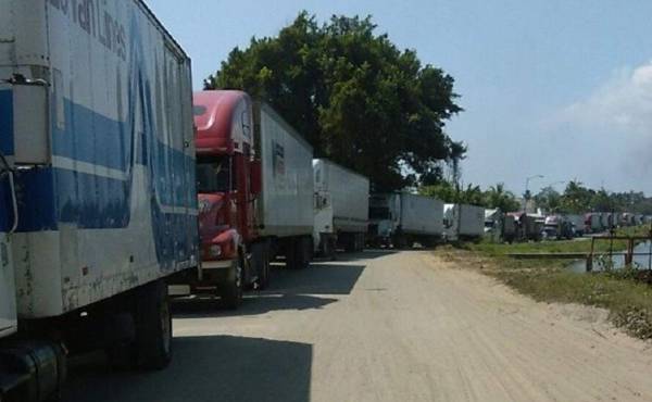 El ministro de Economía guatemalteco Rubén Morales, responsabilizó a las autoridades de El Salvador por el retraso en los trámites. (Foto: Transportes Los Andes).