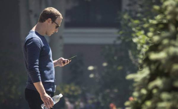SUN VALLEY, ID - JULY 13: Mark Zuckerberg, chief executive officer of Facebook, checks his phone during the annual Allen & Company Sun Valley Conference, July 13, 2018 in Sun Valley, Idaho. Every July, some of the world's most wealthy and powerful businesspeople from the media, finance, technology and political spheres converge at the Sun Valley Resort for the exclusive weeklong conference. Drew Angerer/Getty Images/AFP