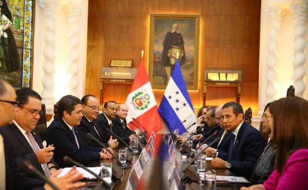 Honduras firma TLC con Perú con miras a ingresar en la Alianza del Pacífico