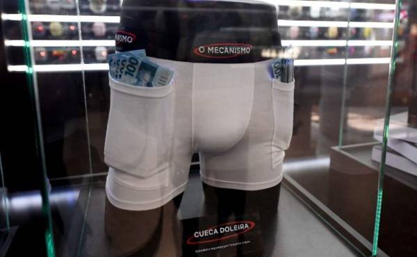 Pickpocket proof underwear, to carry hidden money is displayed at the 'Corruption Shop', a kiosk at Brasilia's Airport set up to promote the new Netflix series 'The Mechanism' (O Mecanismo), based on Brazil's mammoth 'Car Wash' graft scandal, on March 28, 2018. The kiosk which is part of an advertising campaign to promote 'O Mecanismo', a Brazilian drama series based on 'Lava Jato' (Car Wash), the largest anti-corruption investigation in Brazil's history, that involves private and state-owned oil and construction companies -on air since March 23, 2018- displays items which supposedly facilitate the life of corrupt persons. / AFP PHOTO / EVARISTO SA