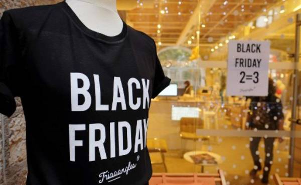 Estadounidenses se vuelcan en el 'Black Friday' aprovechando descuentos