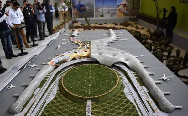 View of a mock-up of the new airport of Mexico City, in Texcoco, Mexico State on October 25, 2016. / AFP PHOTO / PEDRO PARDO
