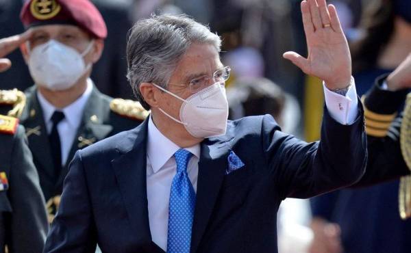 Presidente de Ecuador viaja a EEUU para operación de la médula espinal