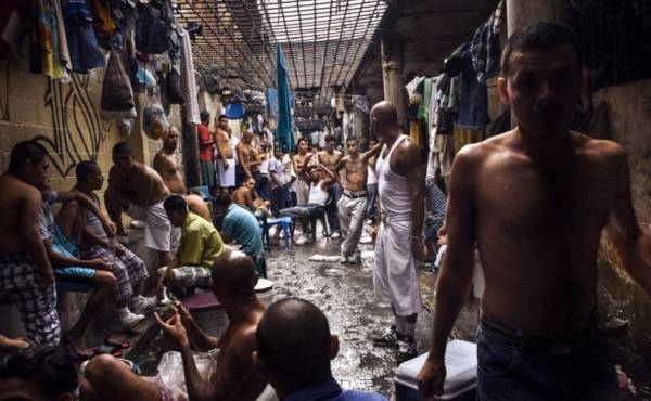 El Salvador aprueba decreto para descongestionar cárceles
