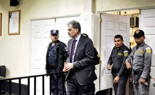 Guatemala: Expresidente Colom y el jefe de Oxfam irán a juicio por corrupción