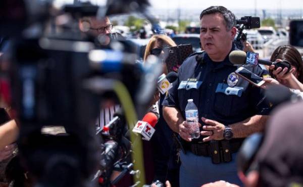 El Paso Police Department Sgt. Robert Gomez briefs media on a shooting that occurred at a Wal-Mart near Cielo Vista Mall in El Paso, Texas, on August 3, 2019. - A shooting at a Walmart store in Texas left multiple people dead. At least one suspect was taken into custody after the shooting in the border city of El Paso, triggering fear and panic among weekend shoppers as well as widespread condemnation. It was the second fatal shooting in less than a week at a Walmart store in the US and comes after a mass shooting in California last weekend. (Photo by Joel Angel JUAREZ / AFP)