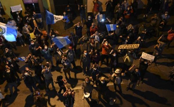 Guatemala: Centenares de manifestantes tras destitución de fiscal anticorrupción