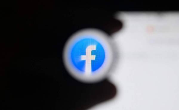 Exempleada de Facebook quiere educar a jóvenes en las redes sociales