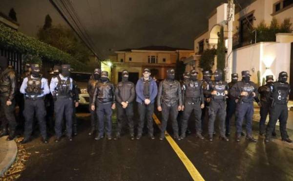 Fuerzas de seguridad rodean residencia de expresidente hondureño Juan Orlando Hernández y abogados afirman que no hay orden de captura