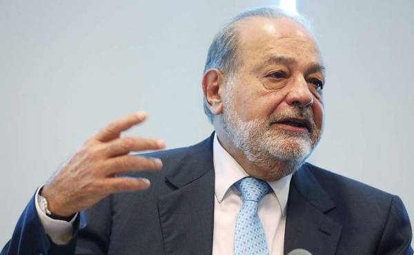 El multimillonario Carlos Slim, jefe de junta directiva de América Movil SAB y Teléfonos de Mexico SAB, habla en conferencia de prensa de 2017. Getty Images