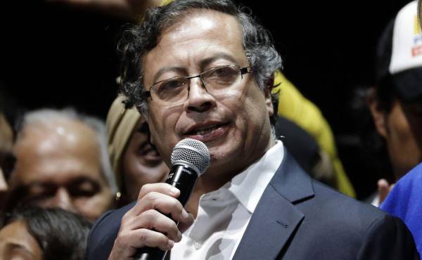 Gustavo Petro asumirá hoy como primer presidente de izquierda en Colombia