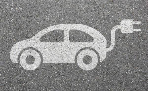 La prohibición de los vehículos de motor de combustión ayudará a empujar a los fabricantes de automóviles locales y globales a cambiar hacia los vehículos eléctricos. (Foto: iStock).