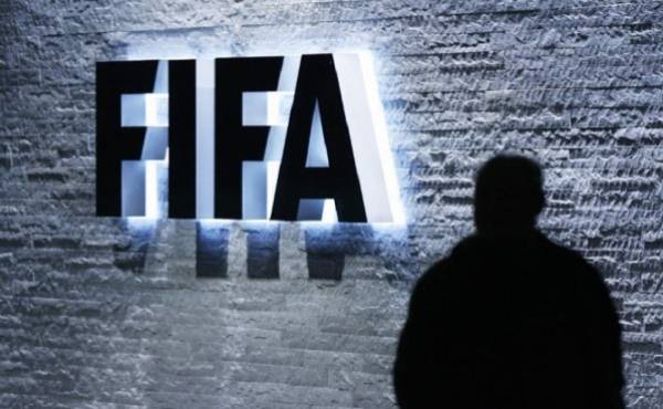 Cada día aparecen más sombras en la gestión de la FIFA. (Foto: Archivo).