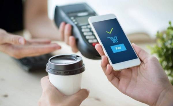 El surgimiento de métodos de pago sin efectivo y el aumento de las compras en línea, así como el uso de smartphones para comprar, llevó a una mayor adopción de los métodos de pago móviles