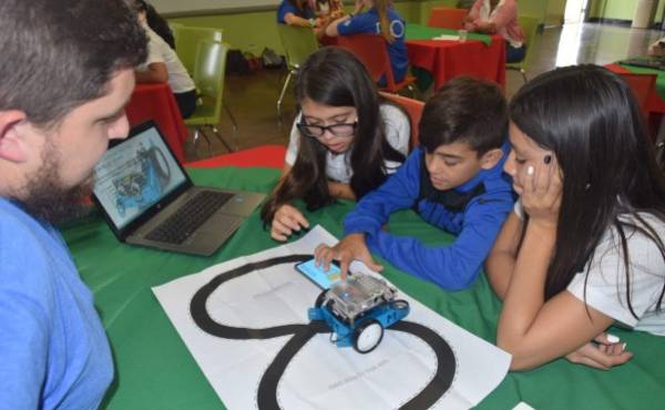 Costa Rica: Programa educativo de Intel benefició a 1.500 estudiantes