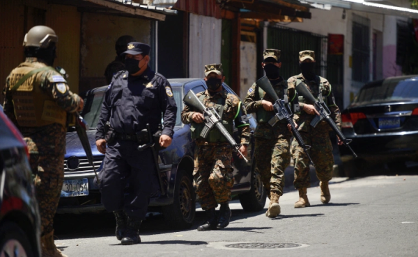 El Salvador defiende ante CICR derecho a mantener ‘guerra‘ contra pandillas