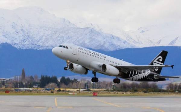 QUEEN TOWN NEWE ZEALAND-SEPTEMBER 6: air new zealand plane take of from queen town airport in south island new zealand on september6, 2015 in Queen Town New Zealand