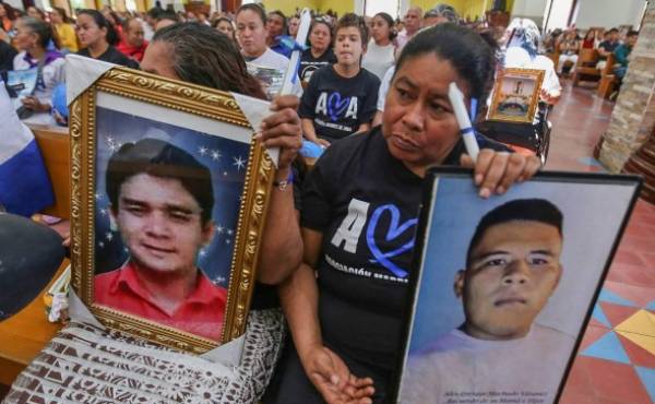 Members of the organization Mothers of April (AMA) hold portraits of their late loved ones during a mass 'for Freedom, Justice and Memory' at the Cathedral in Managua on February 23, 2020. - The AMA is an organization of mothers of youngsters killed during the April 2018 opposition protests. (Photo by INTI OCON / AFP)