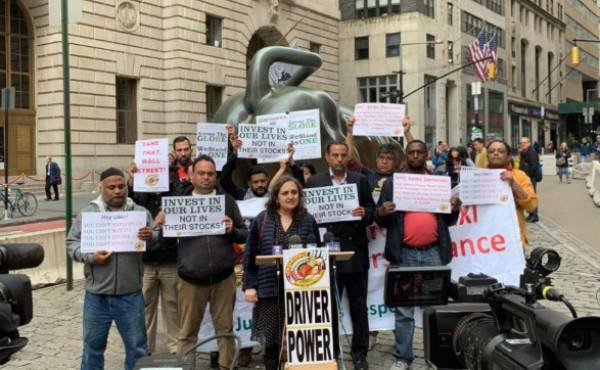 Conductores de Uber y Lyft protestan en NY y exigen mejor paga