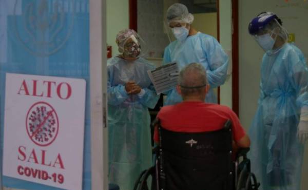 Ahogado por la pandemia, Panamá contratará médicos de Cuba y EE.UU.
