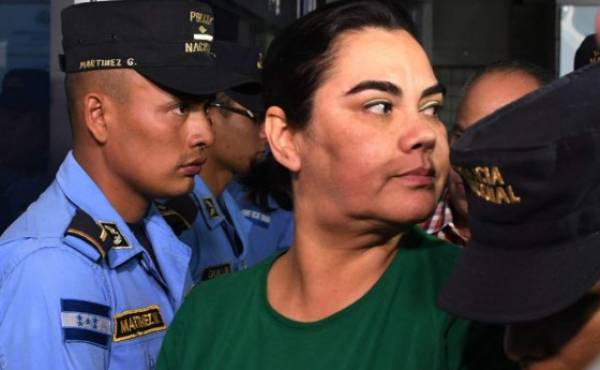 Rosa Elena Bonilla de Lobo, esposa de Porfirio Lobo Sosa, presidente de Honduras entre 2010-2014, fue enviada a prisión preventiva bajo los cargos de lavado de dinero, malversación y asociaciones ilícitas. Foto AFP