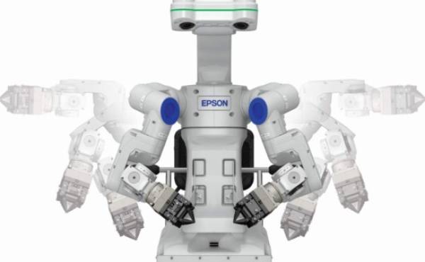 Epson se lanza a la producción de robots industriales