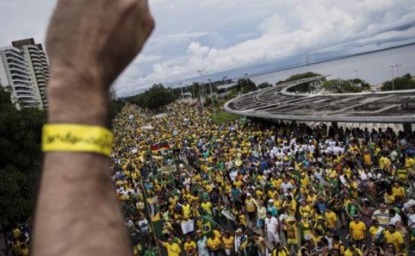 Dilma, en ‘modo supervivencia’, tras fin de semana dramático