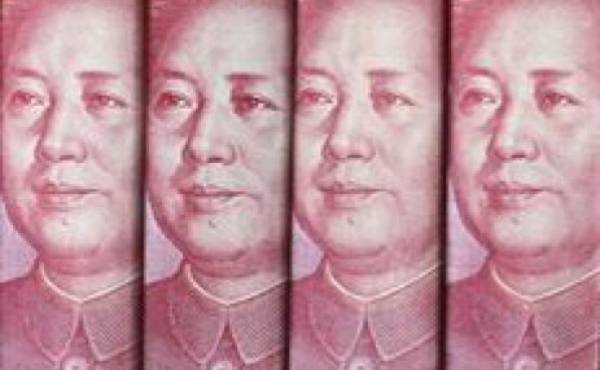 ¿Por qué devalúa China el yuan?