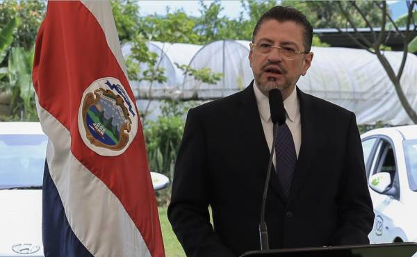 ¿A qué retos se ha enfrentado el presidente de Costa Rica en su primer mes de gobierno?