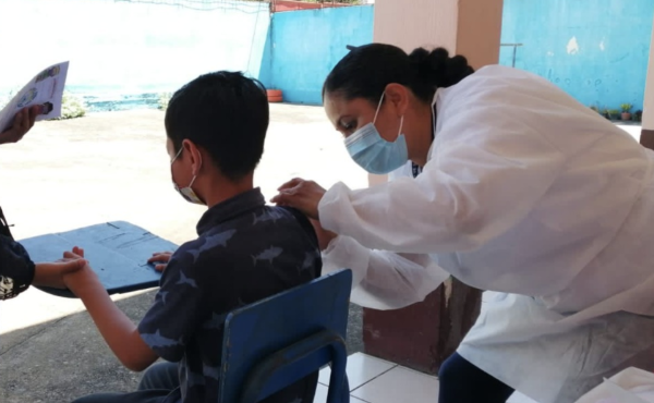Guatemala se queda sin vacunas para niños de 6 a 11 años