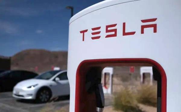 Tesla retira más de un millón de vehículos en EEUU por riesgo con vidrios eléctricos