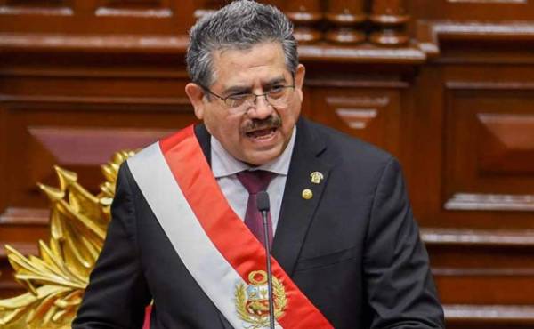 Manuel Merino (Acción Popular), quien ejercía la presidencia de Perú, dimitió seis días después de jurar como mandatario. En las últimas horas perdió el respaldo del Congreso y se quedó sin la mitad del Gabinete.