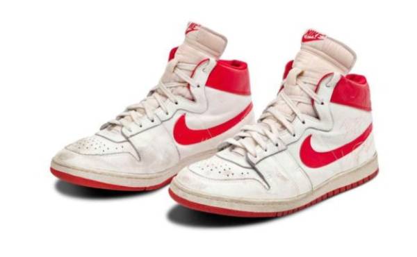 Vendidas por casi 1,5 millones de dólares zapatillas de Michael Jordan