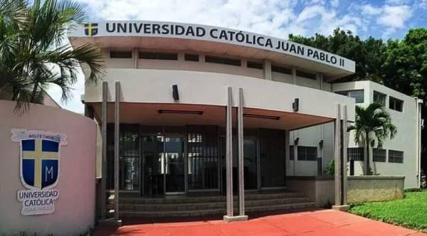 Cancelan y confiscan dos universidades en Nicaragua