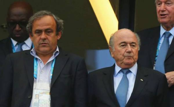 Blatter y Michel Platini, excluidos de fútbol durante 8 años