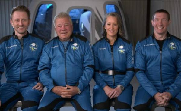 Actor de Star Trek vuela al espacio a bordo de un cohete de Blue Origin