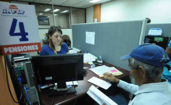 El Salvador: Reforma de pensiones crearía sistema mixto y nueva entidad pública de pensiones