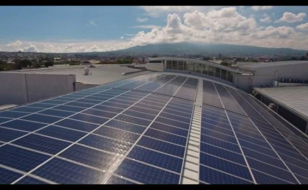 Inauguran sistema de generación solar más grande de Costa Rica en un solo techo