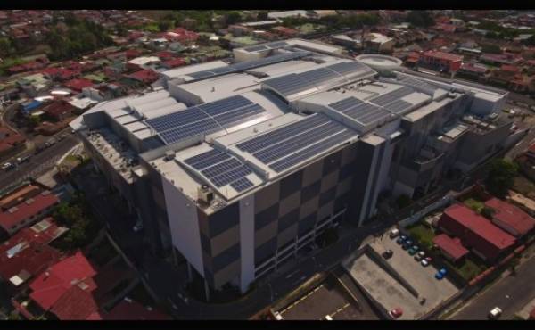 Inauguran sistema de generación solar más grande de Costa Rica en un solo techo
