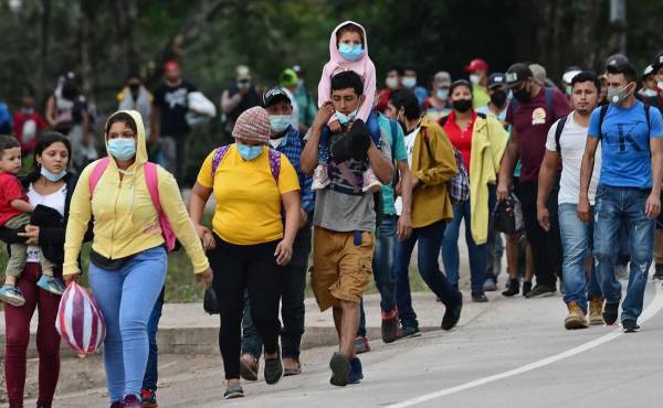 Nueva caravana migrante avanza hacia EEUU y recibe salvoconductos en México