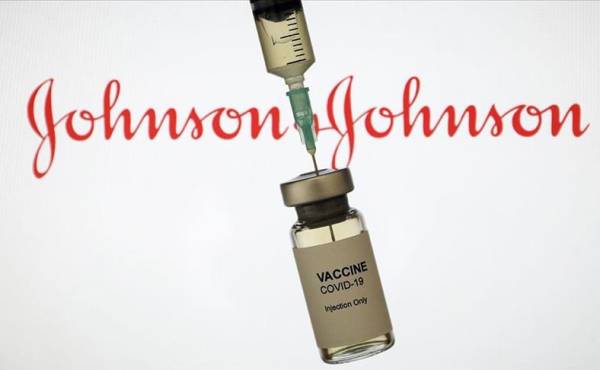 Johnson &amp; Johnson suspende proyecciones de ventas de su vacuna contra el Covid-19