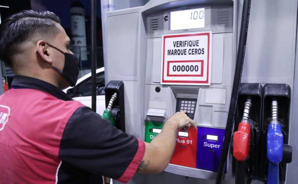 Alzas en combustibles preocupan más que elecciones presidenciales en Costa Rica